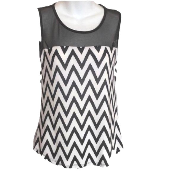 Blu Planet Tops - Blu Planet sleeveless blouse black white chevron mesh lightweight casual top S